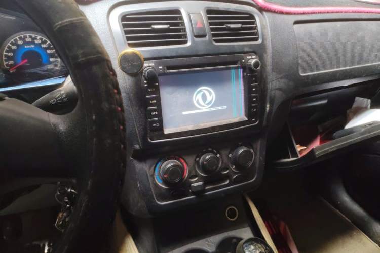 Used Dongfeng Fengon 330 2014 1.5L Manual Utility Version DK15 Audio And AC Panel