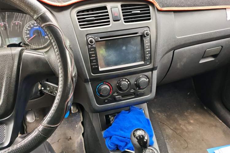 Used Dongfeng Fengon 330 2014 1.3L Manual Utility Version DK13-07 Audio And AC Panel