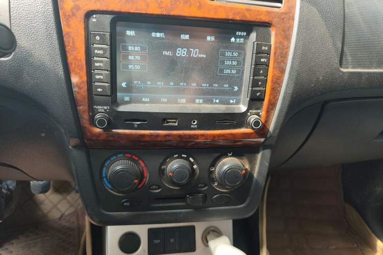 Used Dongfeng Fengon 330 2014 1.3L Manual Utility Version DK13-07 Audio And AC Panel