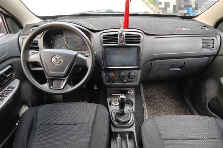 Used Dongfeng Fengon 330 2014 1.5L Manual Utility Version DK15 Center Console