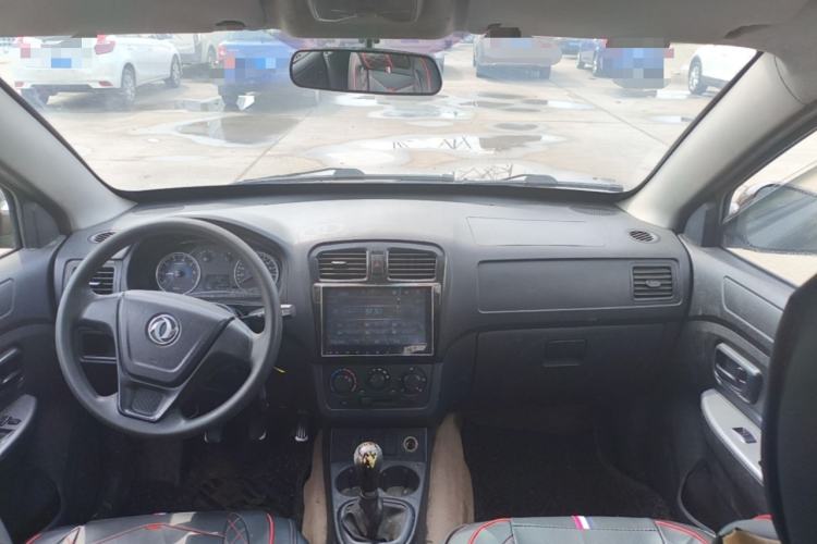 Used Dongfeng Fengon 330 2014 1.5L Manual Utility Version DK15 Center Console