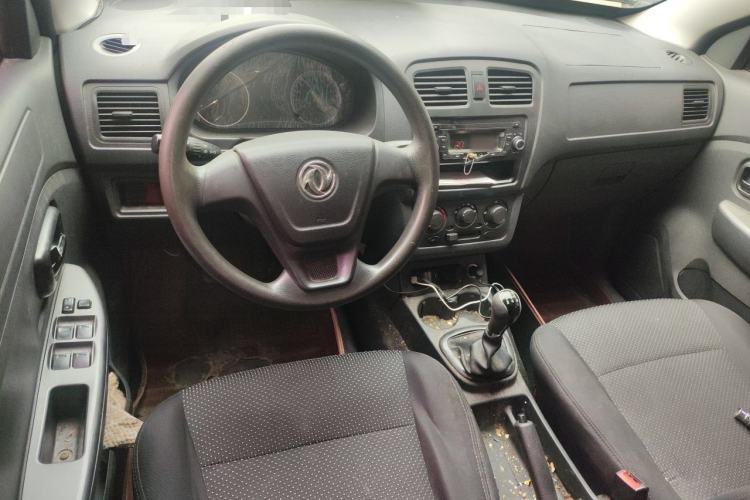 Used Dongfeng Fengon 330 2014 1.3L Manual Utility Version DK13-07 Center Console