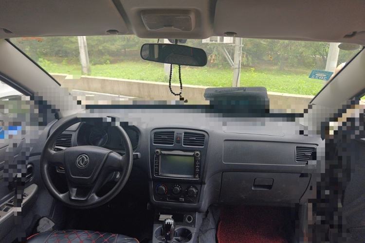 Used Dongfeng Fengon 330 2014 1.2L Manual Practical Version DK12-07 Center Console