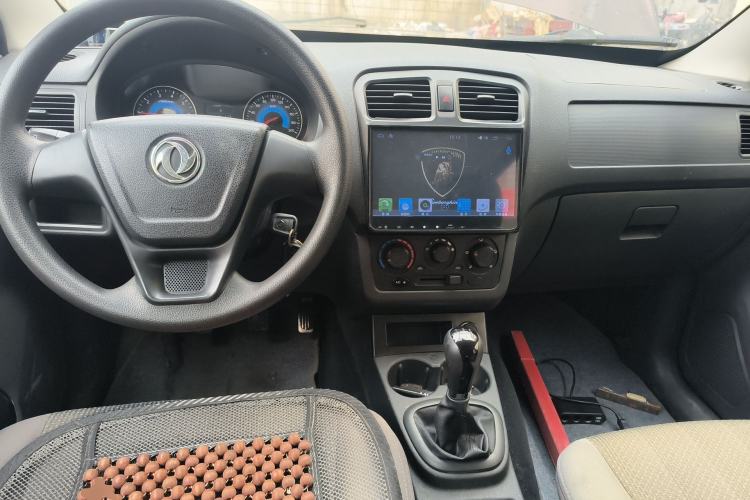 Used Dongfeng Fengon 330 2014 1.5L Manual Utility Version DK15 Center Console