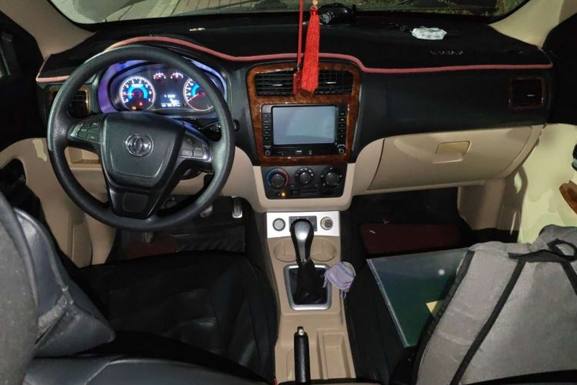 Used Dongfeng Fengon 330  Center Console