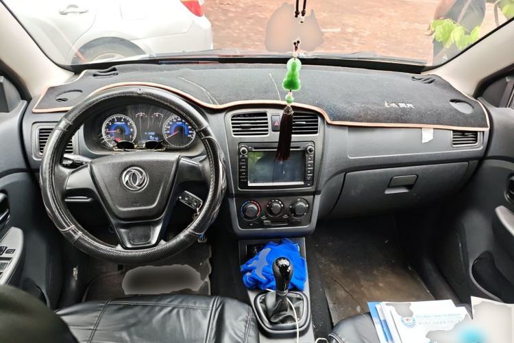 Used Dongfeng Fengon 330 2014 1.3L Manual Utility Version DK13-07 Center Console