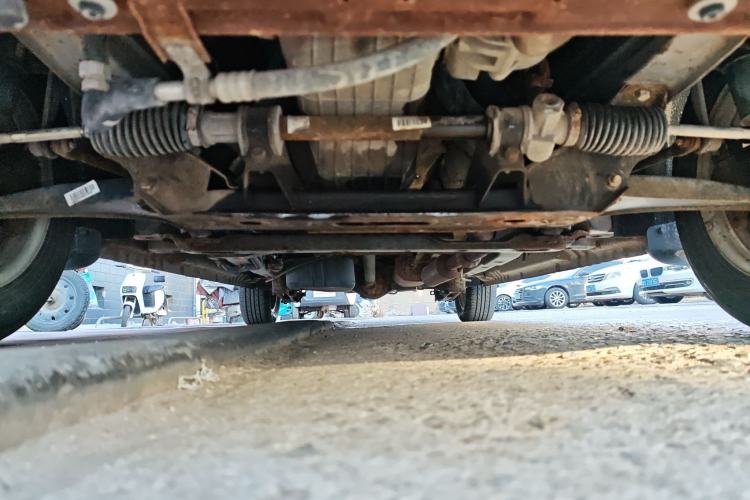 Used Dongfeng Fengon 330 2014 1.5L Manual Comfort Version DK15-02 Chassis Front