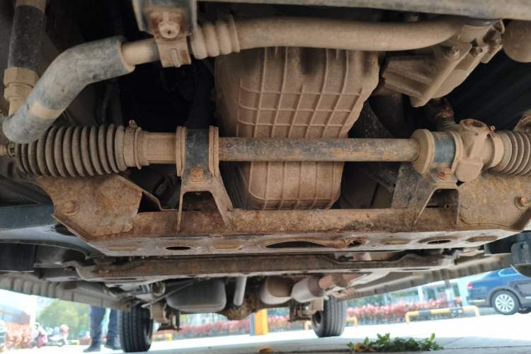 Used Dongfeng Fengon 330 2014 1.5L Manual Utility Version DK15 Chassis Front