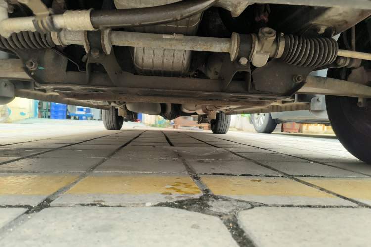 Used Dongfeng Fengon 330 2014 1.5L Manual Utility Version DK15 Chassis Front