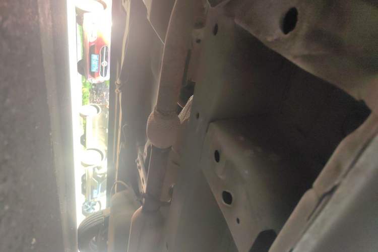 Used Dongfeng Fengon 330 2014 1.5L Manual Comfort Version DK15-02 Chassis Front Left