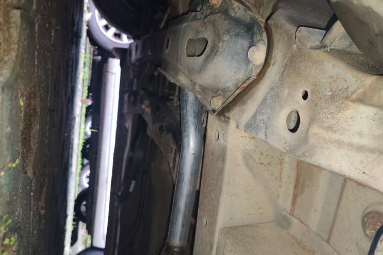 Used Dongfeng Fengon 330 2014 1.5L Manual Utility Version DK15 Chassis Front Left