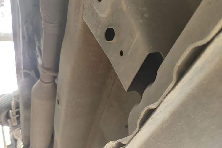 Used Dongfeng Fengon 330 2014 1.5L Manual Utility Version DK15 Chassis Front Left