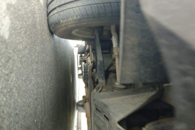 Used Dongfeng Fengon 330 2014 1.5L Manual Utility Version DK15 Chassis Front Left