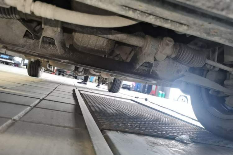 Used Dongfeng Fengon 330 2014 1.5L Manual Standard Edition DK15-02 Chassis Front