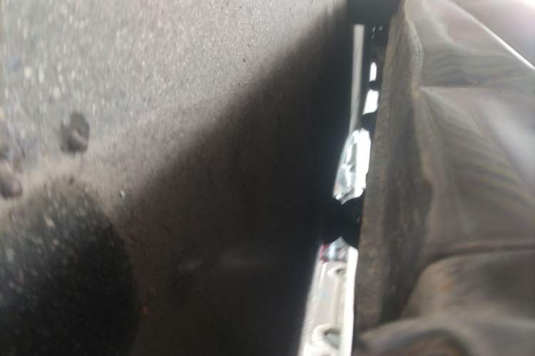Used Dongfeng Fengon 330 2014 1.5L Manual Comfort Version DK15-02 Chassis Front Right