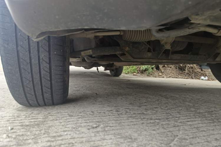 Used Dongfeng Fengon 330 2014 1.2L Manual Practical Version DK12-07 Chassis Front Right