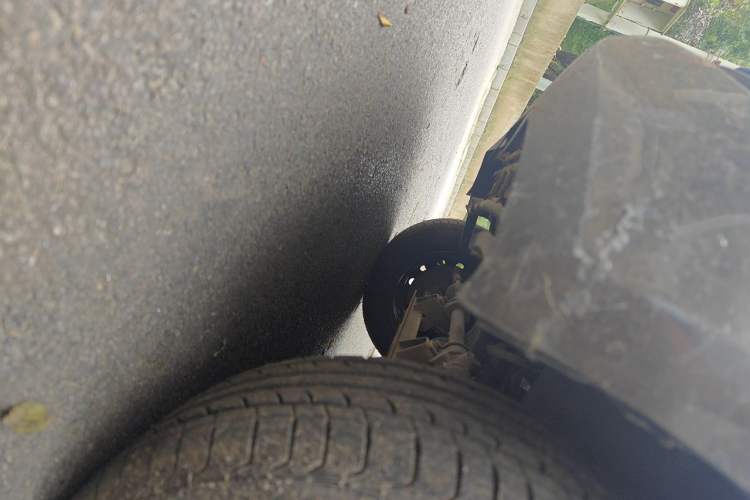 Used Dongfeng Fengon 330 2014 1.2L Manual Practical Version DK12-07 Chassis Front Right