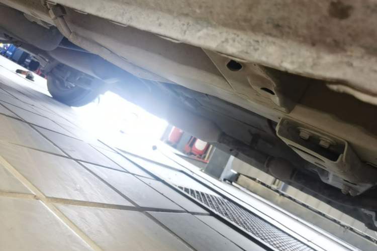 Used Dongfeng Fengon 330 2014 1.5L Manual Standard Edition DK15-02 Chassis Front Right