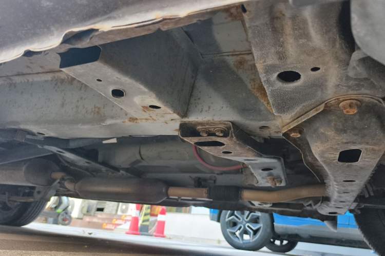 Used Dongfeng Fengon 330 2014 1.5L Manual Utility Version DK15 Chassis Front Right