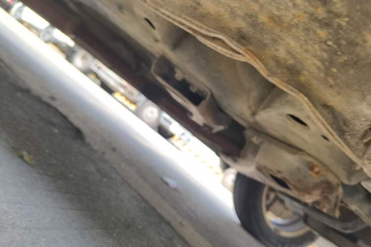 Used Dongfeng Fengon 330 2014 1.5L Manual Comfort Version DK15-02 Chassis Front Right