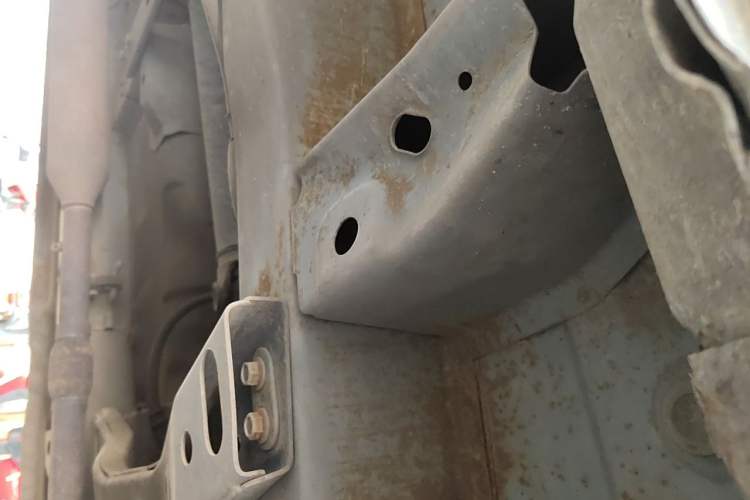 Used Dongfeng Fengon 330 2014 1.5L Manual Utility Version DK15 Chassis Front Right