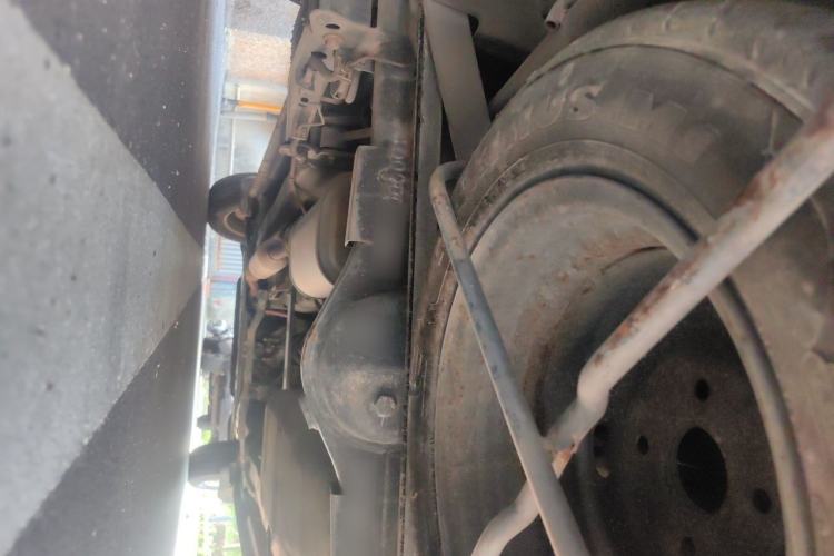 Used Dongfeng Fengon 330 2014 1.5L Manual Comfort Version DK15-02 Chassis Rear