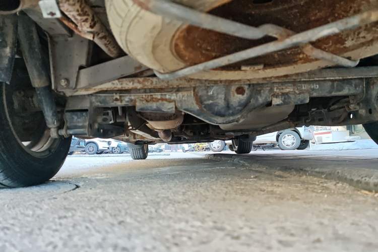 Used Dongfeng Fengon 330 2014 1.5L Manual Comfort Version DK15-02 Chassis Rear