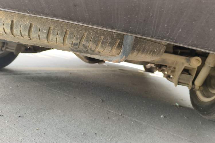 Used Dongfeng Fengon 330 2014 1.5L Manual Comfort Version DK15-02 Chassis Rear