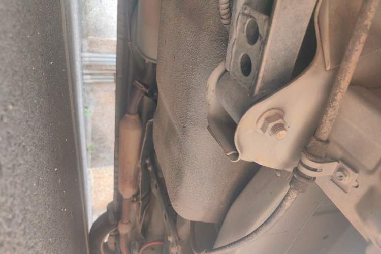 Used Dongfeng Fengon 330 2014 1.5L Manual Comfort Version DK15-02 Chassis Rear Right