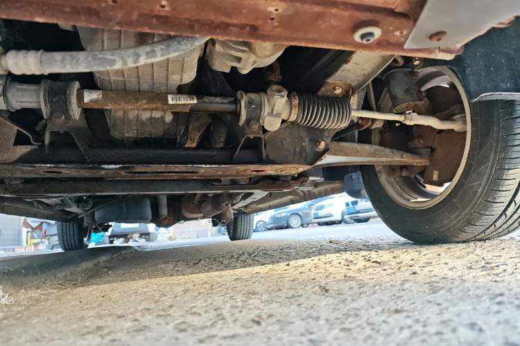 Used Dongfeng Fengon 330 2014 1.5L Manual Comfort Version DK15-02 Chassis Rear Right