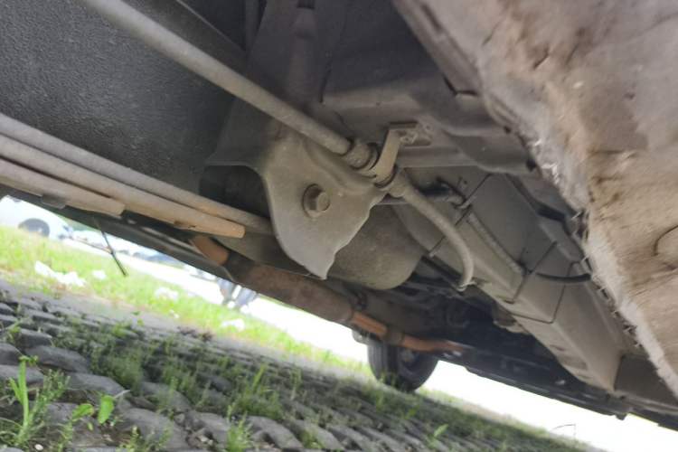 Used Dongfeng Fengon 330 2014 1.2L Manual Practical Version DK12-07 Chassis Rear Right