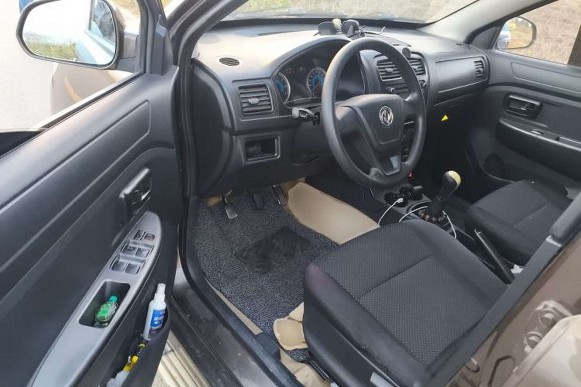 Used Dongfeng Fengon 330 2014 1.5L Manual Utility Version DK15 Driver Seat