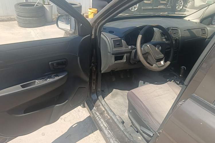 Used Dongfeng Fengon 330 2014 1.5L Manual Utility Version DK15 Driver Seat