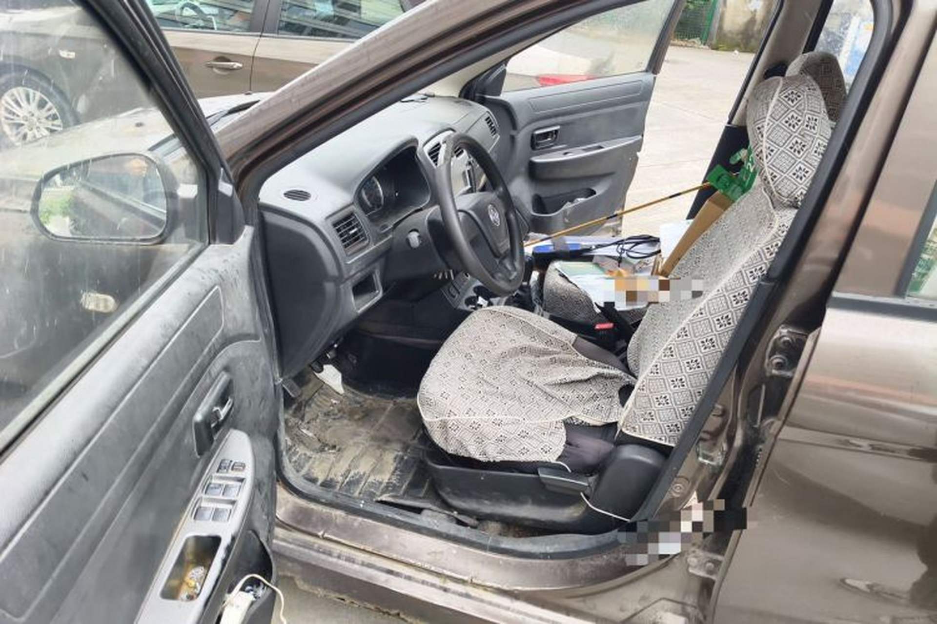 Used Dongfeng Fengon 330 2014 1.5L Manual Utility Version DK15 Driver Seat