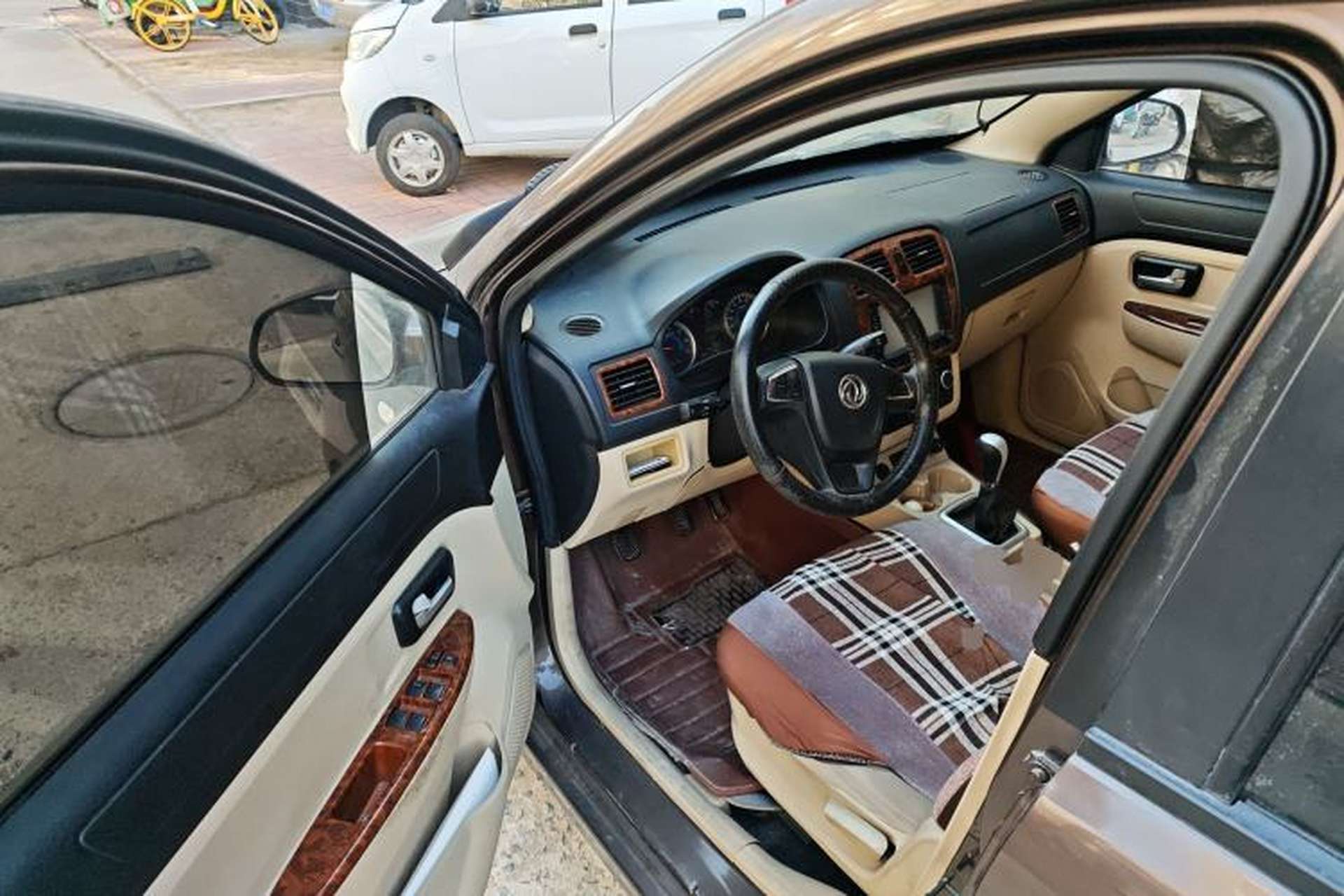 Used Dongfeng Fengon 330 2014 1.5L Manual Comfort Version DK15-02 Driver Seat