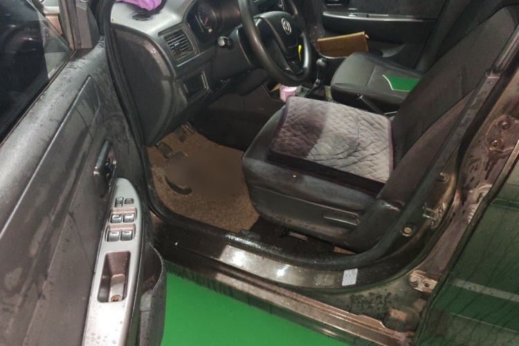 Used Dongfeng Fengon 330 2014 1.5L Manual Utility Version DK15 Driver Seat