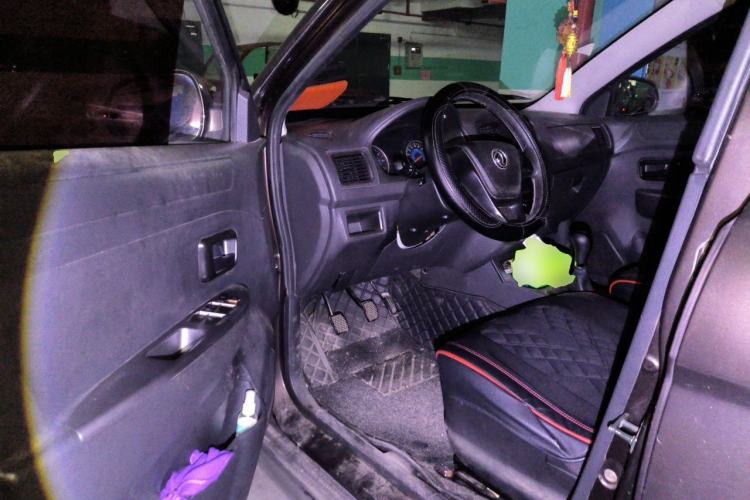 Used Dongfeng Fengon 330 2014 1.5L Manual Utility Version DK15 Driver Seat