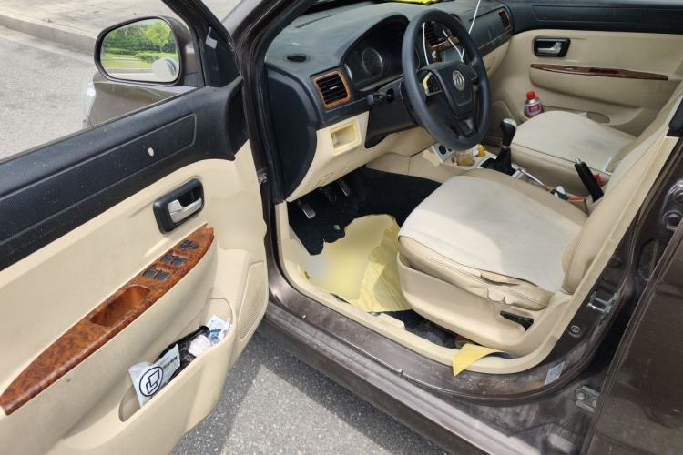 Used Dongfeng Fengon 330 2014 1.5L Manual Utility Version DK15 Driver Seat