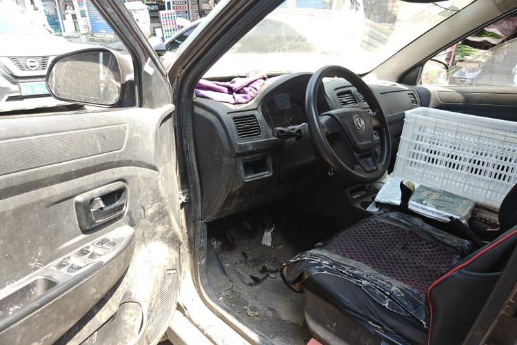 Used Dongfeng Fengon 330 2014 1.5L Manual Utility Version DK15 Driver Seat