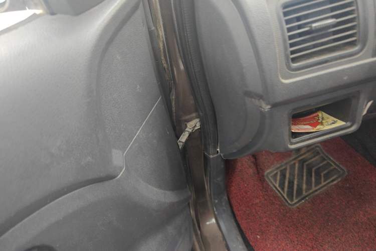 Used Dongfeng Fengon 330 2014 1.2L Manual Practical Version DK12-07 Driver Seat