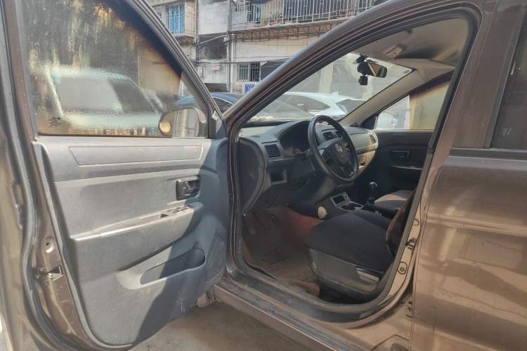 Used Dongfeng Fengon 330 2014 1.5L Manual Utility Version DK15 Driver Seat