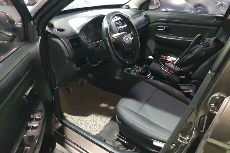 Used Dongfeng Fengon 330 2014 1.5L Manual Utility Version DK15 Driver Seat