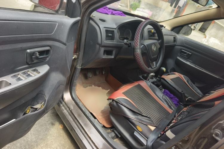 Used Dongfeng Fengon 330 2014 1.5L Manual Utility Version DK15 Driver Seat