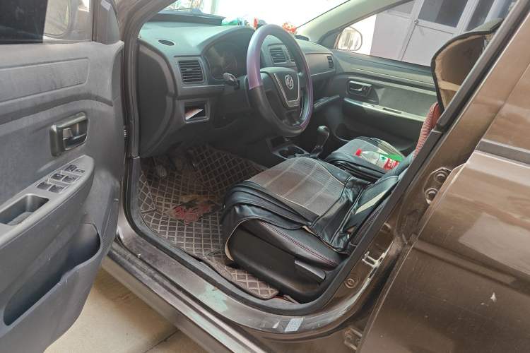 Used Dongfeng Fengon 330 2014 1.5L Manual Utility Version DK15 Driver Seat