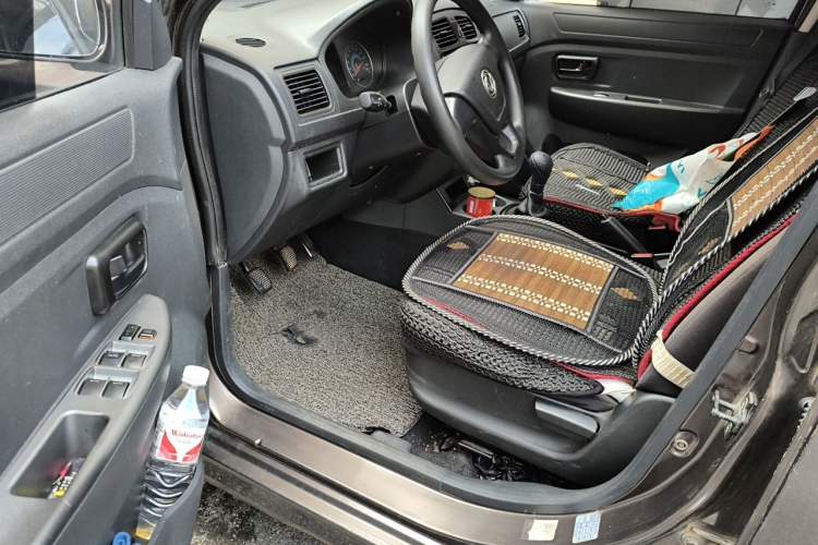 Used Dongfeng Fengon 330 2014 1.5L Manual Utility Version DK15 Driver Seat
