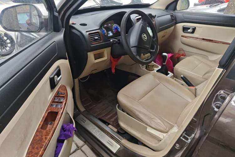 Used Dongfeng Fengon 330 2014 1.5L Manual Utility Version DK15 Driver Seat