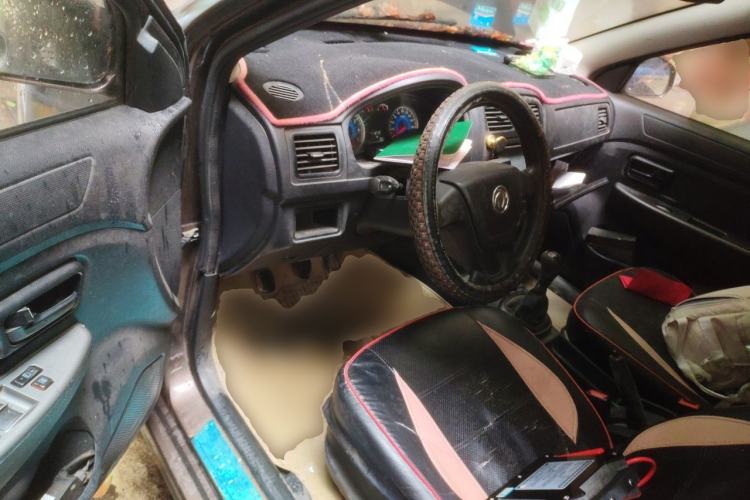 Used Dongfeng Fengon 330 2014 1.5L Manual Utility Version DK15 Driver Seat