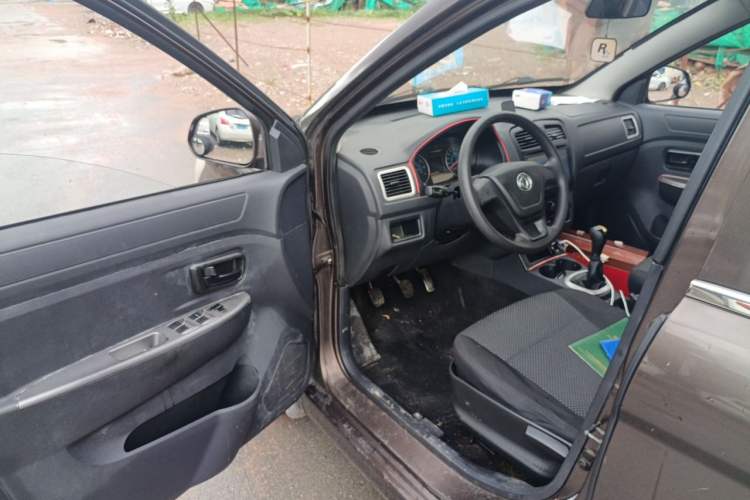 Used Dongfeng Fengon 330 2014 1.5L Manual Utility Version DK15 Driver Seat