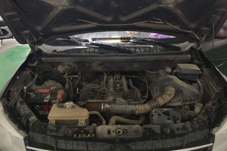 Used Dongfeng Fengon 330 2014 1.5L Manual Utility Version DK15 Engine Bay