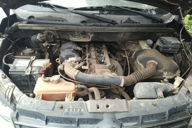 Used Dongfeng Fengon 330 2014 1.5L Manual Utility Version DK15 Engine Bay